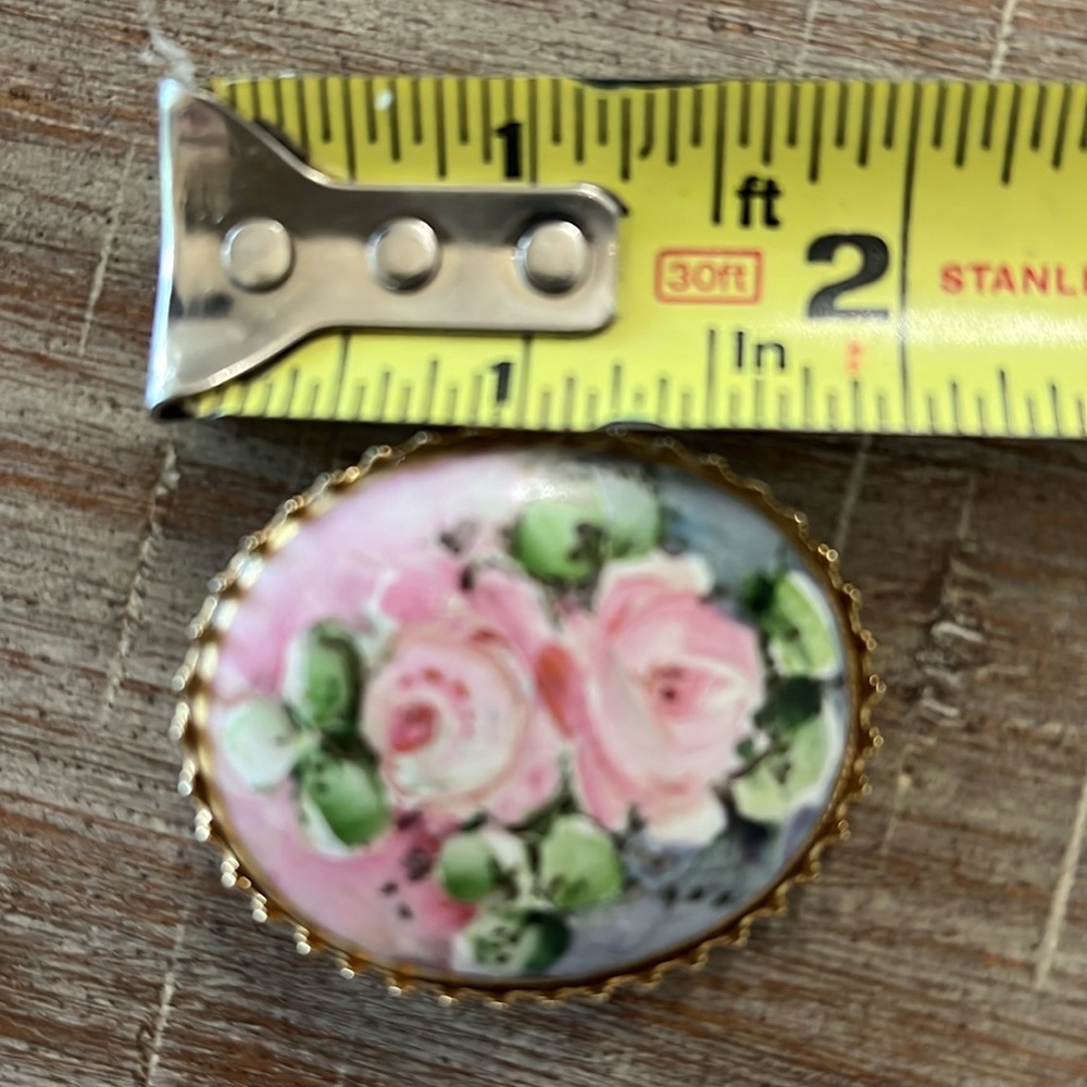 Hand painted brooch - Picture 5 of 5